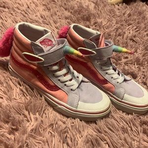 Super cute 🦄 Velcro vans